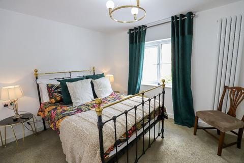 35 Bridgeside, Carnforth, LA5 9LF