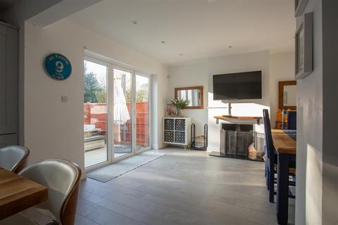 81 Wood Ride, Petts Wood, Orpington, BR5 1QA