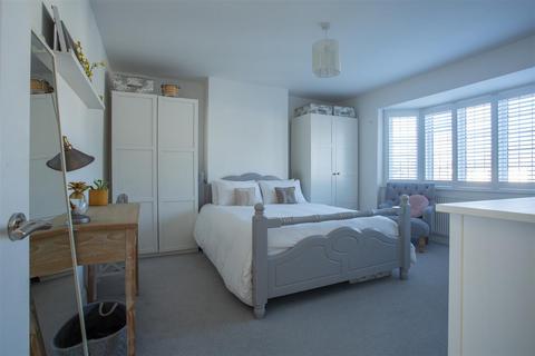 81 Wood Ride, Petts Wood, Orpington, BR5 1QA