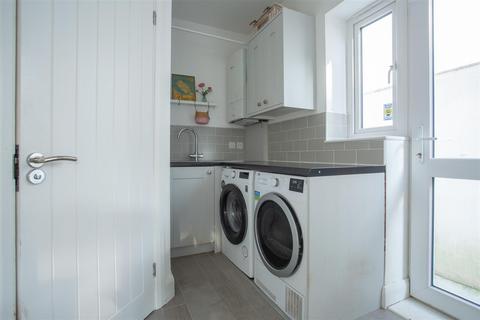 81 Wood Ride, Petts Wood, Orpington, BR5 1QA