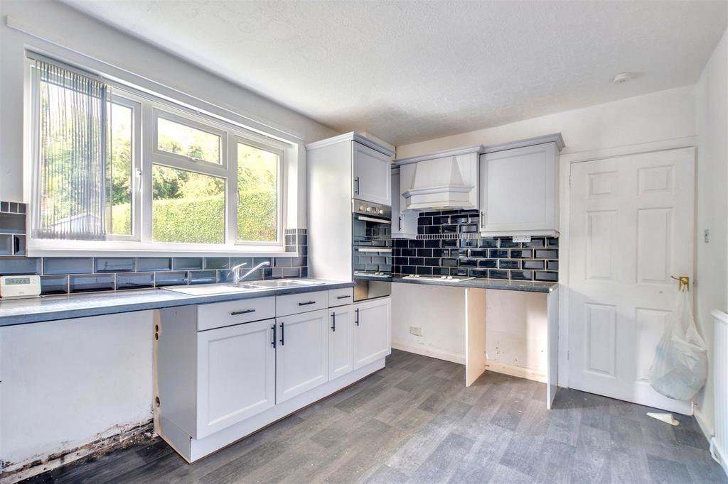 Kitchen 2.jpeg