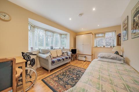 94 Halters End, Grayshott, Hindhead, GU26 6EE