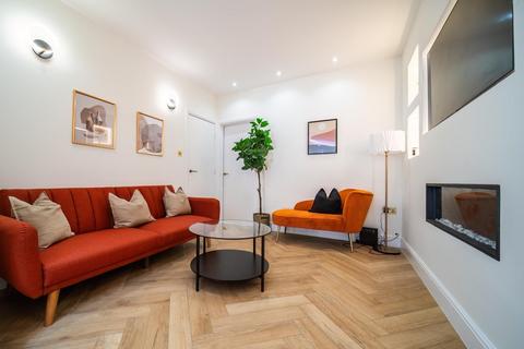 2 bedroom flat to rent, Grafton Road, Camden