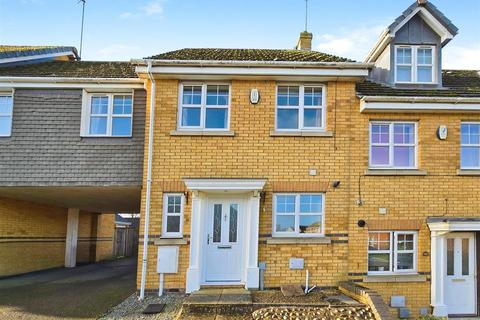 3 bedroom semi-detached house to rent, Windsor Road, Rushden NN10