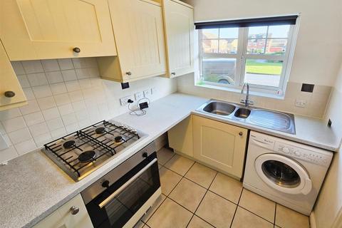 3 bedroom semi-detached house to rent, Windsor Road, Rushden NN10