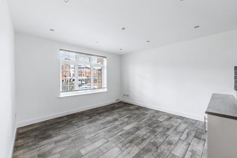6 Cromwell Close, London, W3 6BN