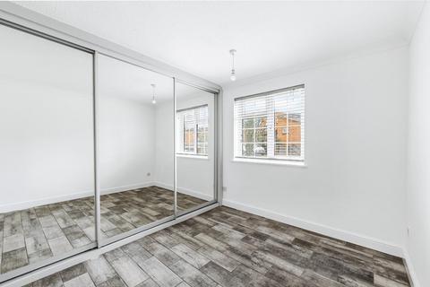 6 Cromwell Close, London, W3 6BN