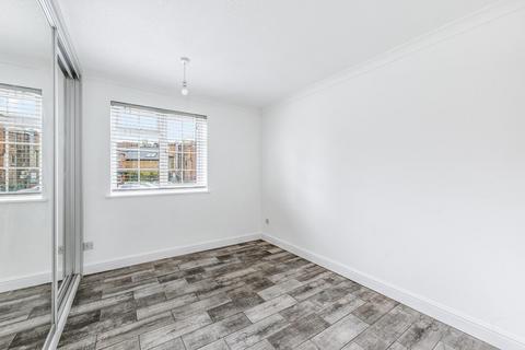6 Cromwell Close, London, W3 6BN