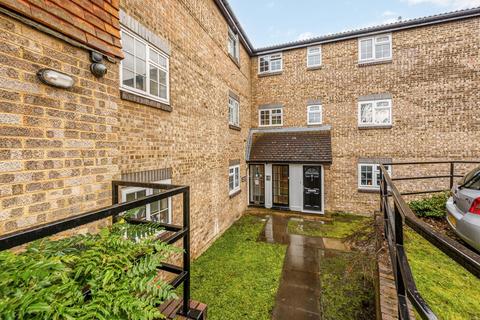 6 Cromwell Close, London, W3 6BN