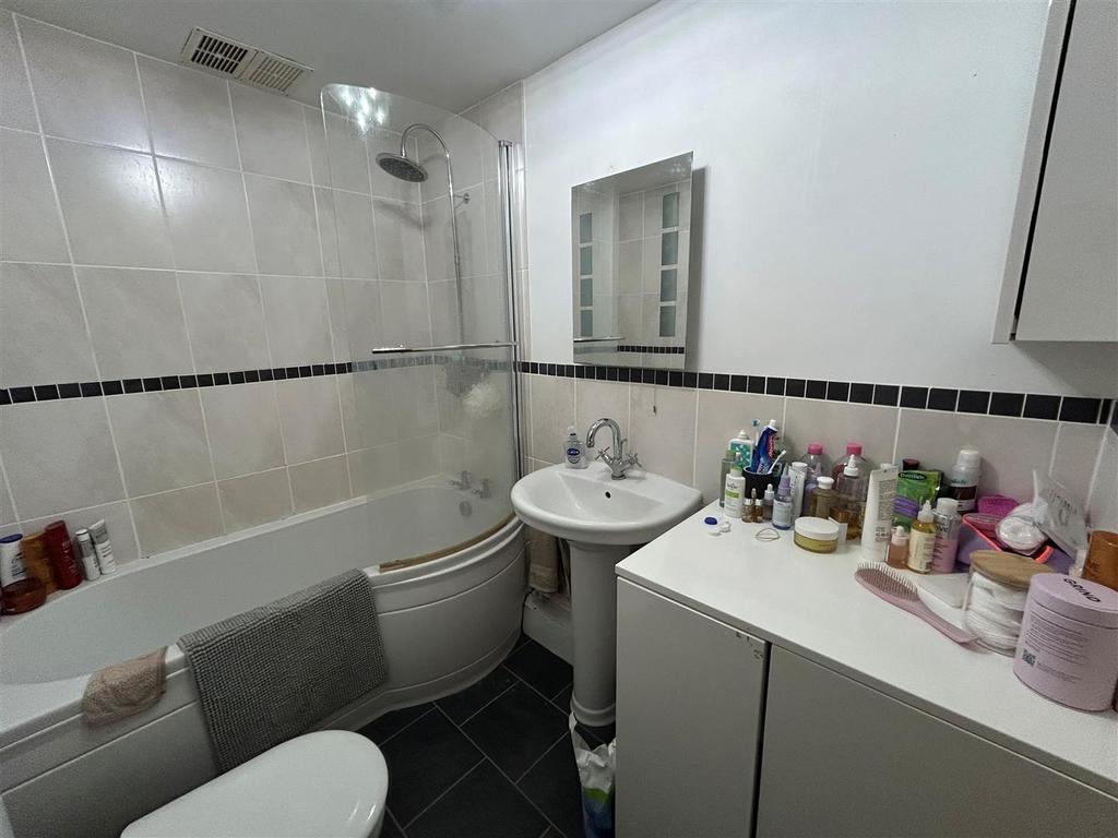 Bathroom 2.jpg