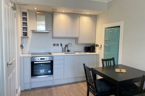 2 bedroom flat to rent, Flat F South Street, St. Andrews