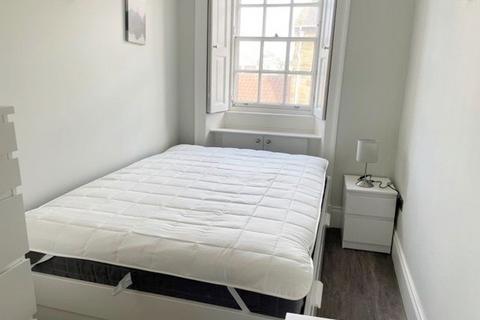 2 bedroom flat to rent, Flat F South Street, St. Andrews