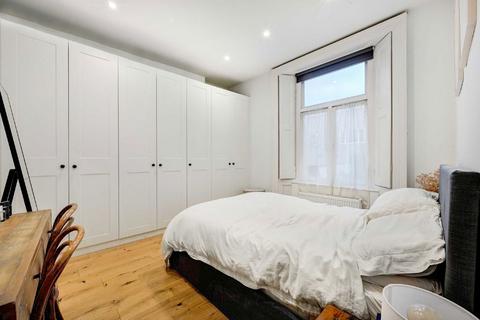 2 bedroom flat for sale, Camden Road, London NW1