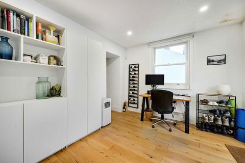 2 bedroom flat for sale, Camden Road, London NW1