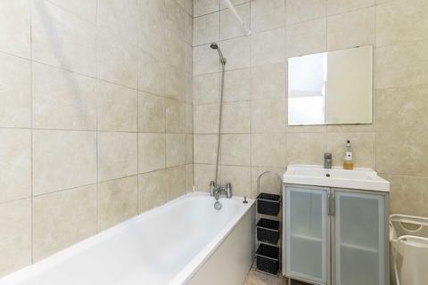 2 bedroom flat to rent, Belgrave Road, London SW1V