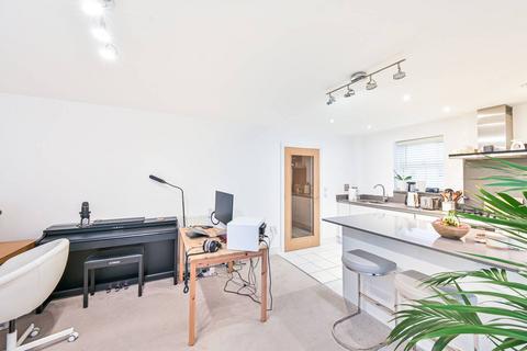 1 bedroom flat for sale, Adam Close, Mill Hill East, London, NW7