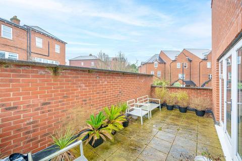 6 Adam Close, London, NW7 1FL