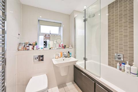 6 Adam Close, London, NW7 1FL
