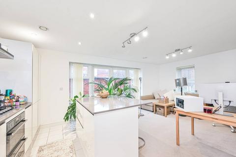 6 Adam Close, London, NW7 1FL