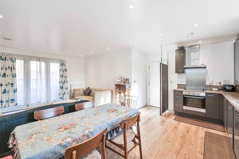 2 bedroom flat for sale, Ashridge Close, Finchley, London, N3