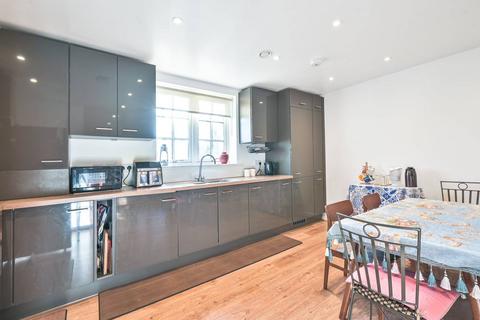 2 bedroom flat for sale, Ashridge Close, Finchley, London, N3