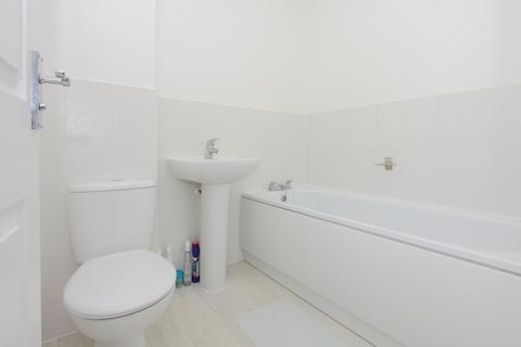 25 Arena Close, Andover, SP11 6YD