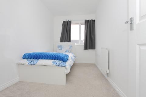25 Arena Close, Andover, SP11 6YD
