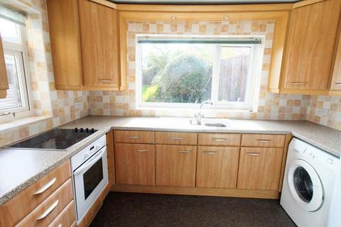 2 bedroom bungalow to rent, Field Lane, Chilwell, Nottingham, NG9 5FF