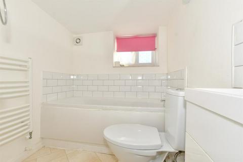 3 bedroom property for sale, Coronation Square, Lydd, Romney Marsh, TN29