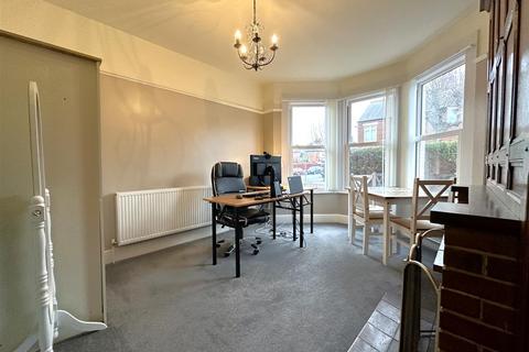 114 Lime Grove, Newark, NG24 4AH