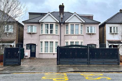 7 bedroom house share to rent, Noel Road, London W3