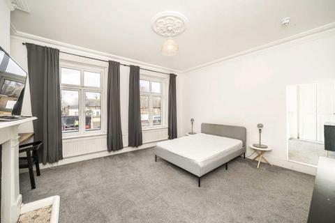 4 bedroom flat to rent, Turnham Green Terrace, London W4