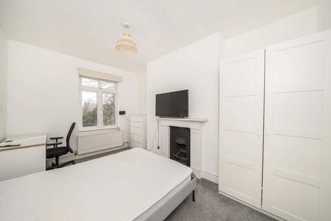 4 bedroom flat to rent, Turnham Green Terrace, London W4