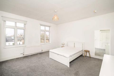 4 bedroom flat to rent, Turnham Green Terrace, London W4