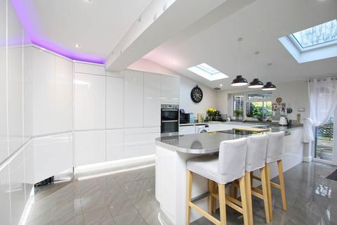 52 Devon Road, Watford, WD24 4HN