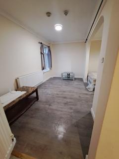 Studio to rent, Western Road, Southall UB2