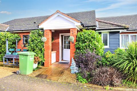 2 bedroom semi-detached bungalow to rent, Three Cocks Lane, Offenham