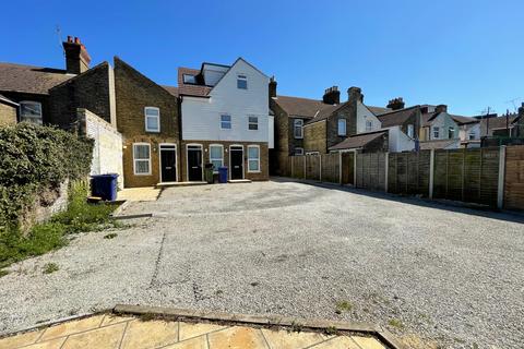 1 bedroom maisonette to rent, Murston, Sittingbourne ME10