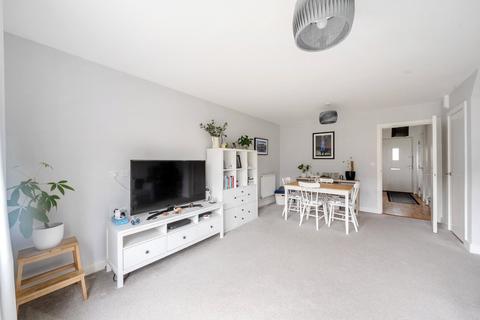 3 bedroom end of terrace house to rent, St. Agnes Way, Berkshire RG2