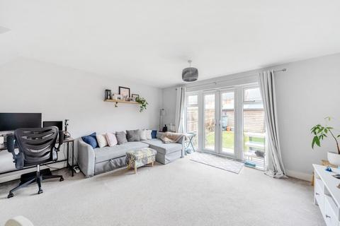 3 bedroom end of terrace house to rent, St. Agnes Way, Berkshire RG2