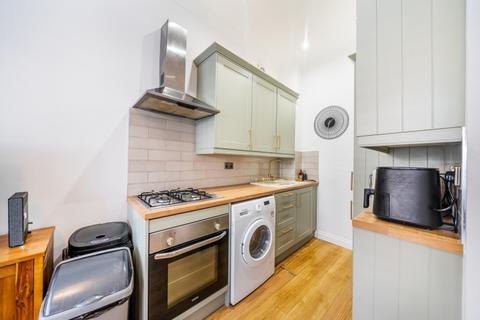 2 bedroom apartment to rent, Stanthorpe Road London SW16