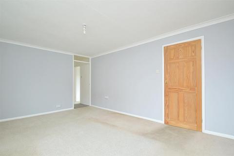 2 bedroom flat for sale, ALLOCATED PARKING * SHANKLIN