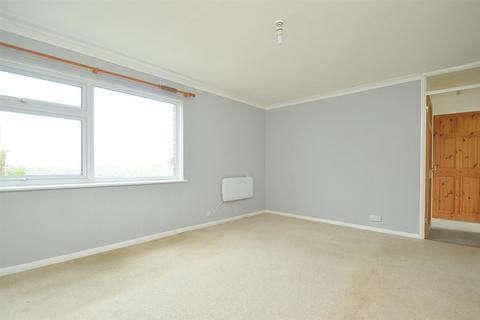 2 bedroom flat for sale, ALLOCATED PARKING * SHANKLIN