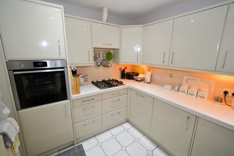 2 bedroom ground floor flat for sale, Markham Court, Camberley