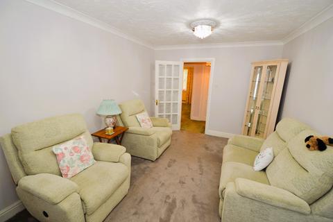 2 bedroom ground floor flat for sale, Markham Court, Camberley