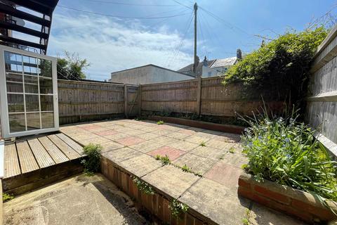 1 bedroom ground floor flat for sale, St. Annes Road, Eastbourne BN21