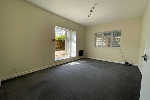 1 bedroom ground floor flat for sale, St. Annes Road, Eastbourne BN21