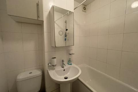 1 bedroom flat to rent, Cheltenham Close, New Malden, KT3