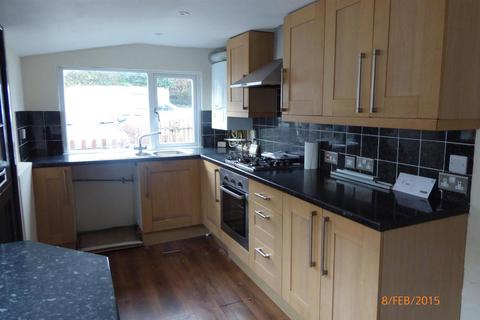 3 bedroom flat to rent, King Street, Silverton EX5