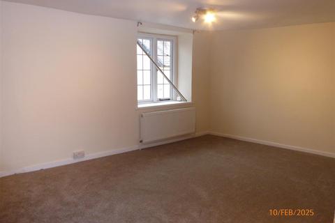 3 bedroom flat to rent, King Street, Silverton EX5